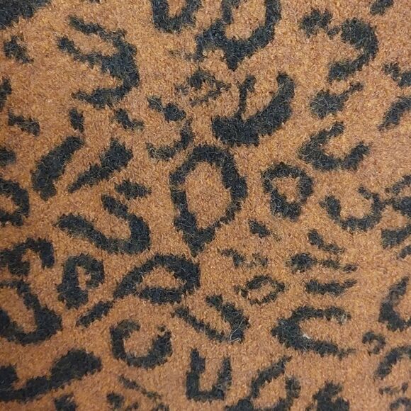 Line Cheetah Print V Neck Knit Sweater - Picture 4 of 5